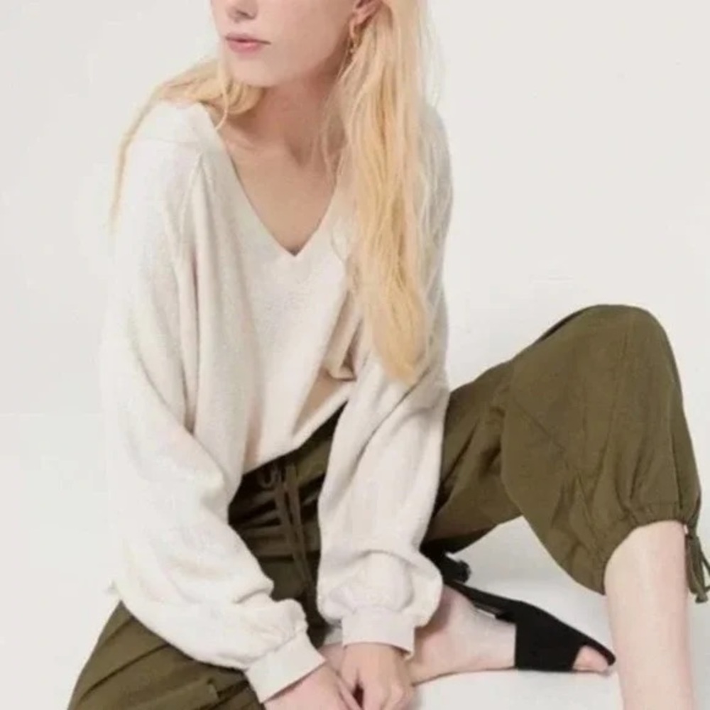 Urban Outfitters Lilith V Neck Pullover Taupe Size Small oversized